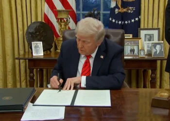 Trump signs executive order ending use of taxpayer money to ‘incentivize’ illegal immigration
